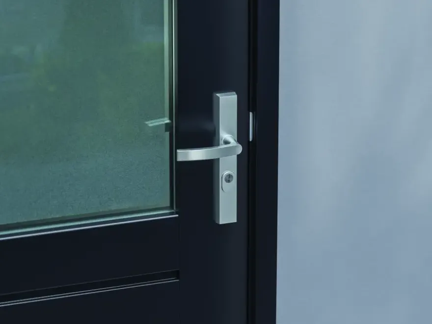 AXA veiligheidsbeslag Edge achterdeur aluminium smal schild met SKG 3-sterren 92 mm