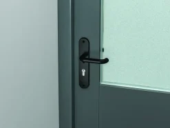 AXA veiligheidsbeslag Oval achterdeur zwart langschild met SKG 3-sterren 92 mm
