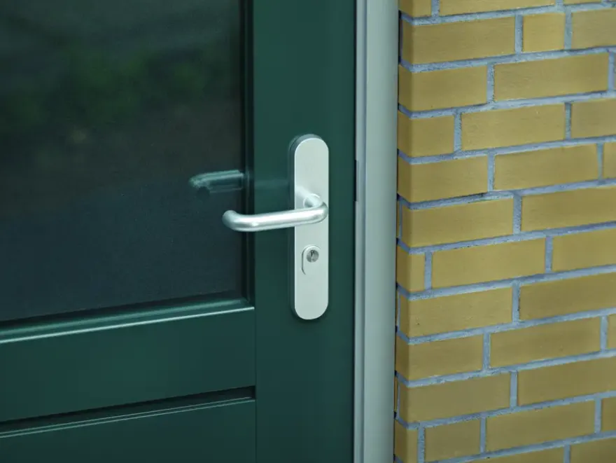 AXA veiligheidsbeslag Oval achterdeur aluminium langschild met SKG 3-sterren 55 mm